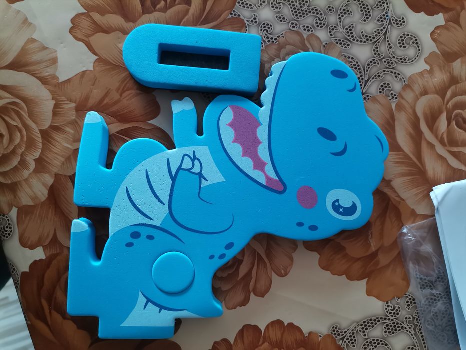 Детски метър за стена Дино