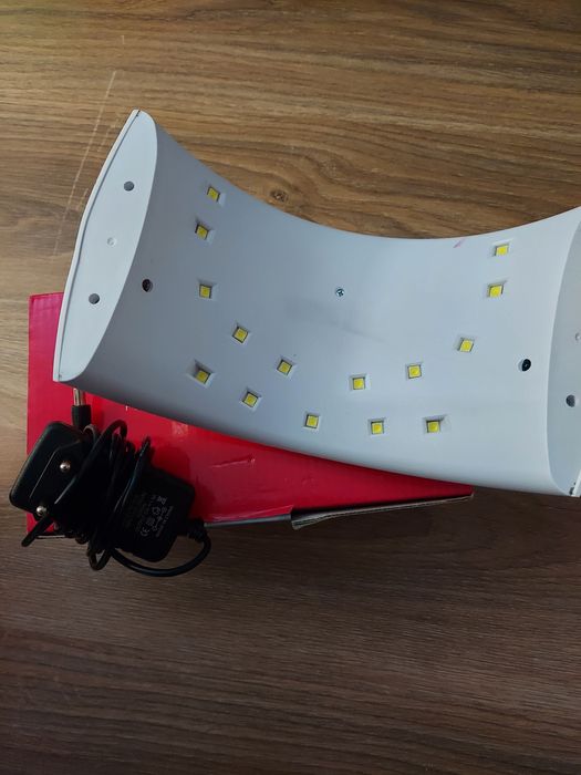 Лампа и пила за маникюр