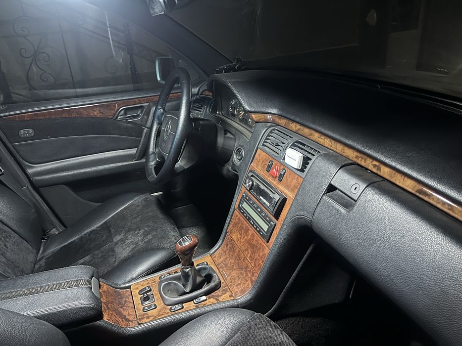 Mercedes w210 sotiladi