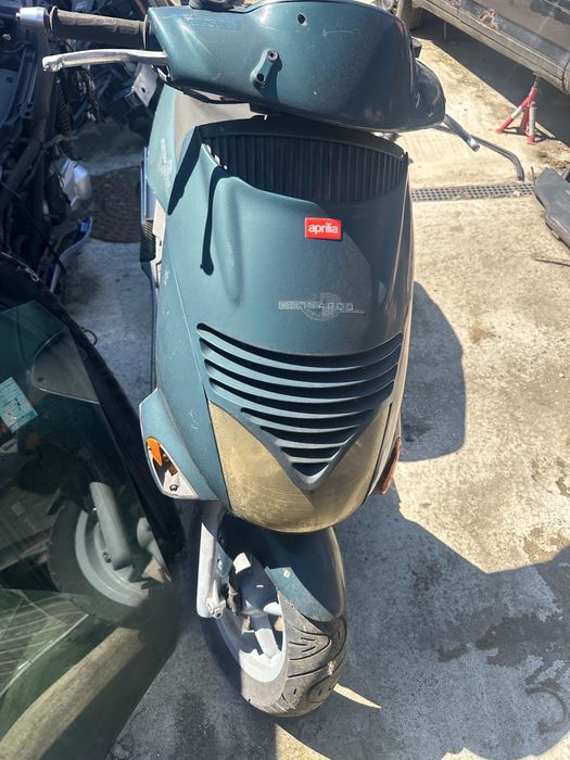 2 Scuter ,1 piagio x9 250 cmc ,1 aprilia leonardo de 125 cmc + moped