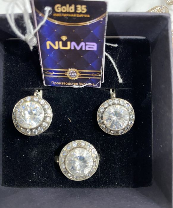 Продам комплект сережек