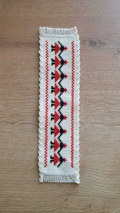 Semne de carte brodate manual