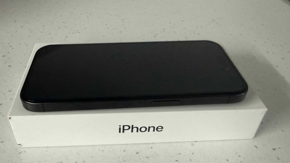 Iphone 15 pro с гаранция