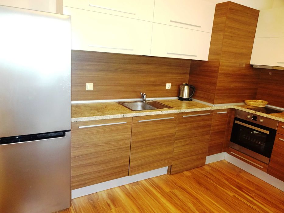 Дава се под наем Двустаен апартамент в к.к. Св.Св. Константин и Елена - 75 кв.м за 700 € - Снимка #3