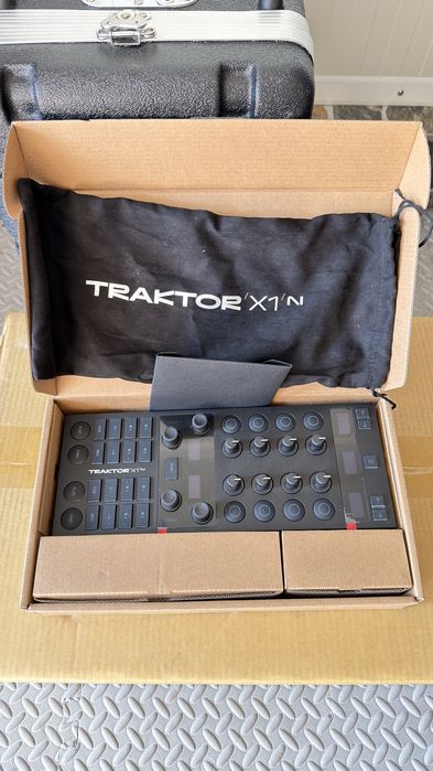 Native Instruments Traktor Kontrol X1 Mk3 DJ контролер НОВ!