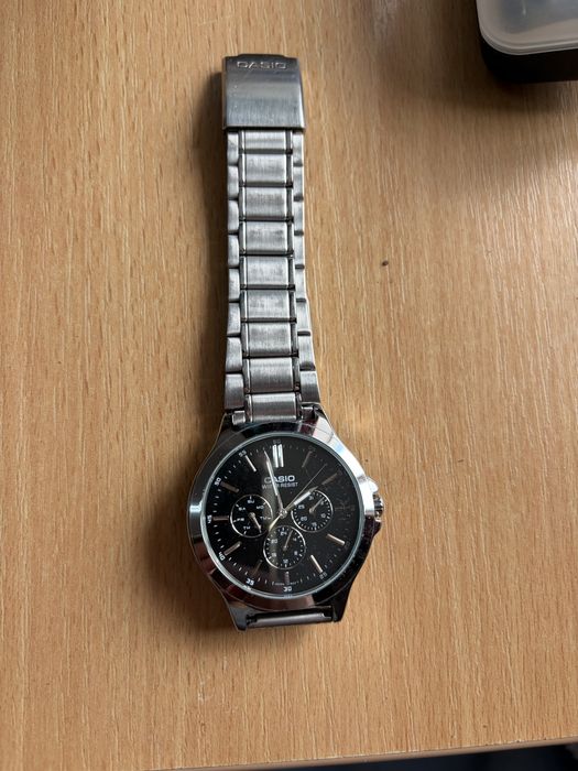 Часы Casio серебристый