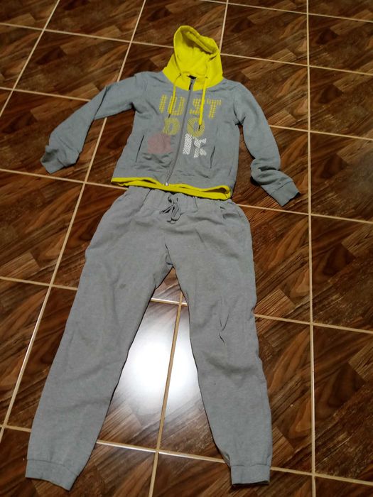Спортивный костюм Б/У размер L и кроссовки 38р за все 50 тыс