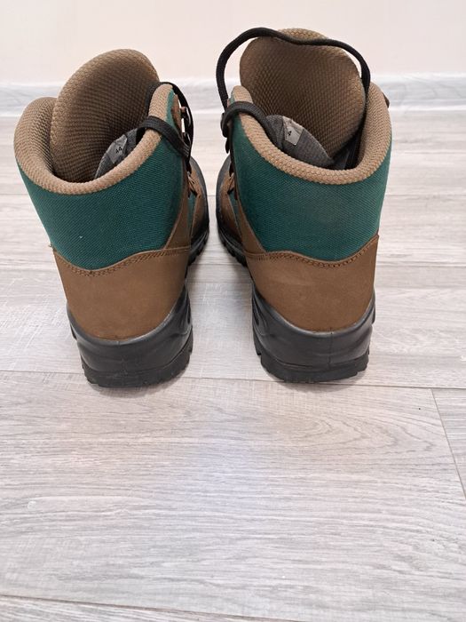 Туристически обувки  номер 44