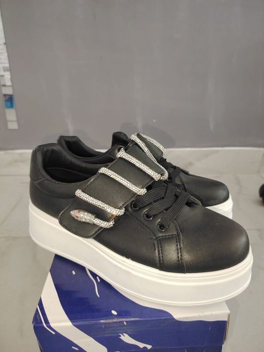 Adidasi dama 30 lei