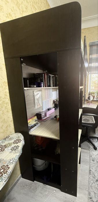 Продам, двух ярусную кровать, с рабочей зоной