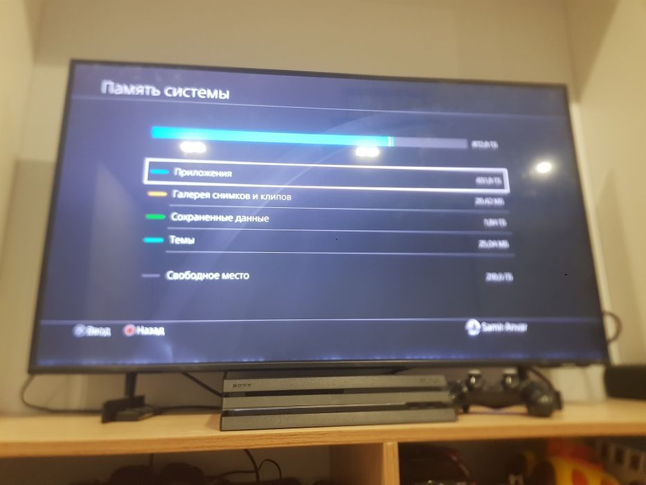 Продаю PS4 Pro в отличном состояний