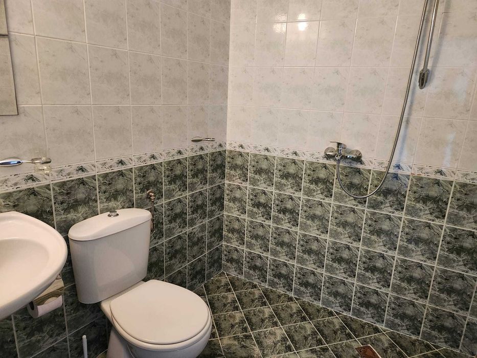 Дава се под наем Къща в с. Арбанаси, Област Велико Търново - 625 кв.м за 1495.83 € - Снимка #19