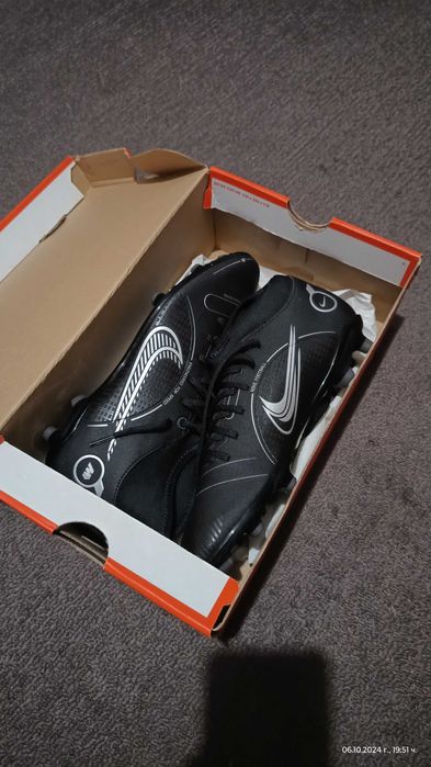 Продавам бутонки Nike SUPERFLY 8 CLUB FG/MG