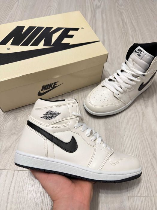 Adidasi Nike Air Jordan 1 Retro High OG - Essentials