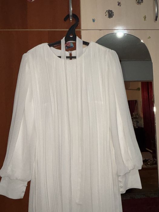 Белое платье, удобное и элегантное