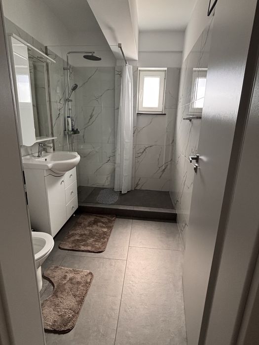 Inchiriez apartament