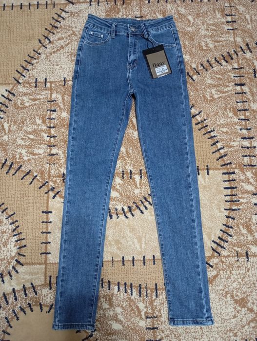 Джинсы   скини .