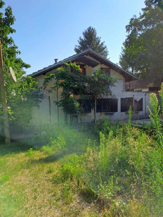 Продавам вила на 2 етажа в местност Гарван Дол