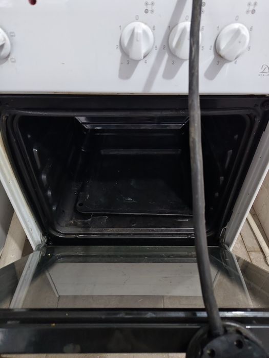 Электро плита, в рабочем состояние