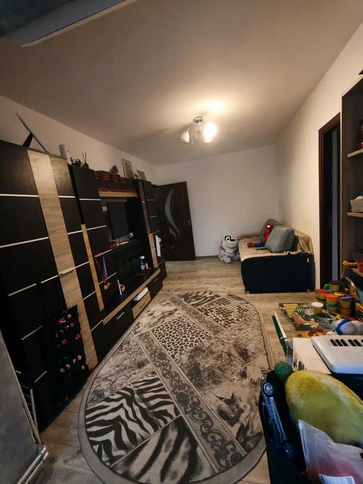 Vând apartament