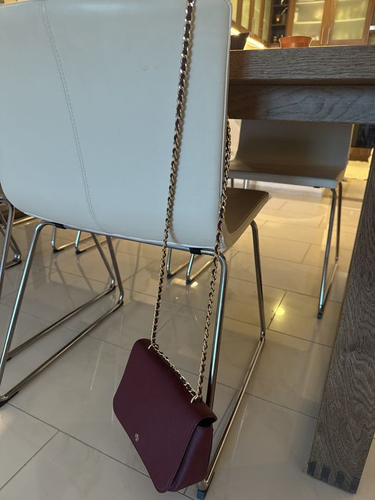Tory Burch small burgundy bag, strap adjustable