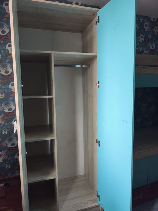 Продам двухъярусную кровать со шкафом