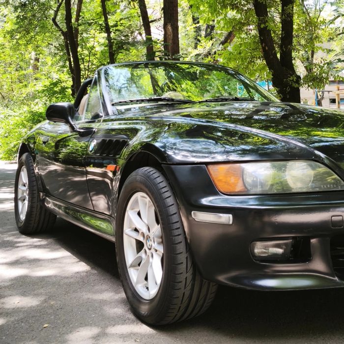 Аренда BMW Z3 черного цвета.