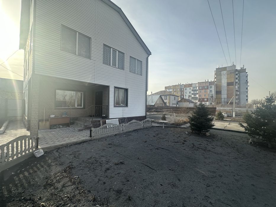 Продам 2х эт. дом