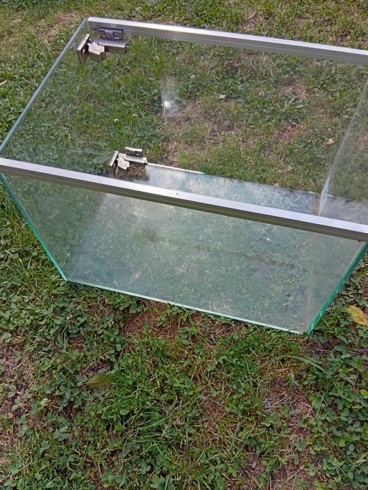 Vitrina magazin de sticla