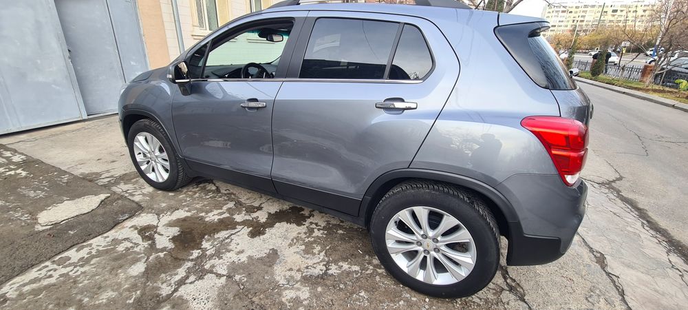 Авто машина трекр1