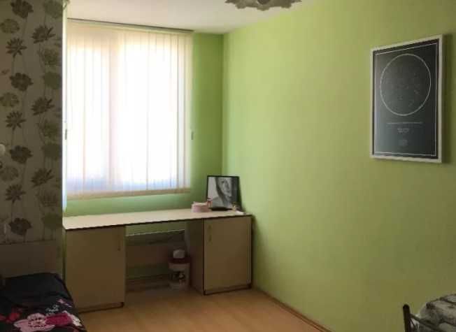 Дава се под наем Тристаен апартамент в Пловдив, Център - 80 кв.м за 255 € - Снимка #1