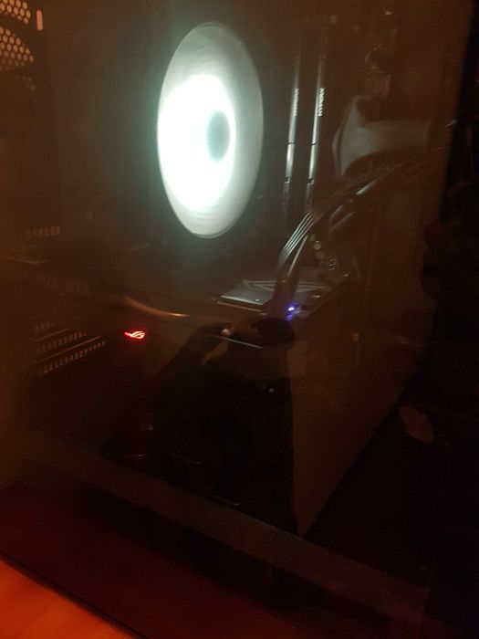 Vand    unitate cu monitor si tastatura