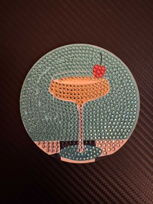 Диамантени поставки за чаши