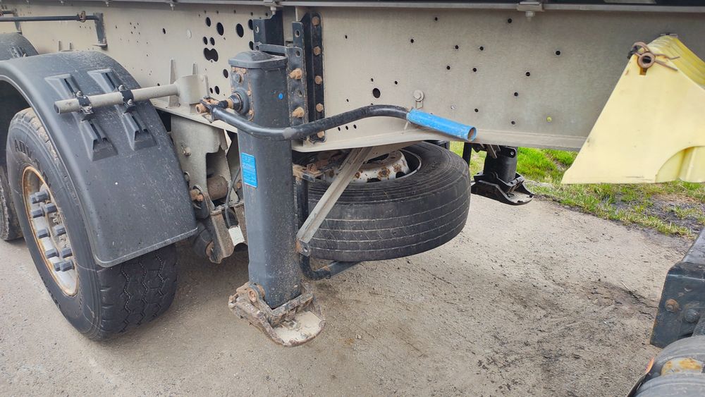 Semiremorca basculanta