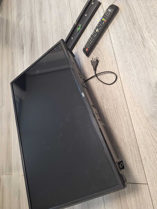 Televizor LED tv hd NEI 28 inch / 71 cm diagonala + suport perete