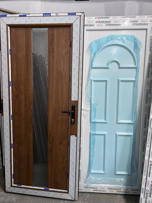 Входни ПВЦ врати външна бяла златен дъб