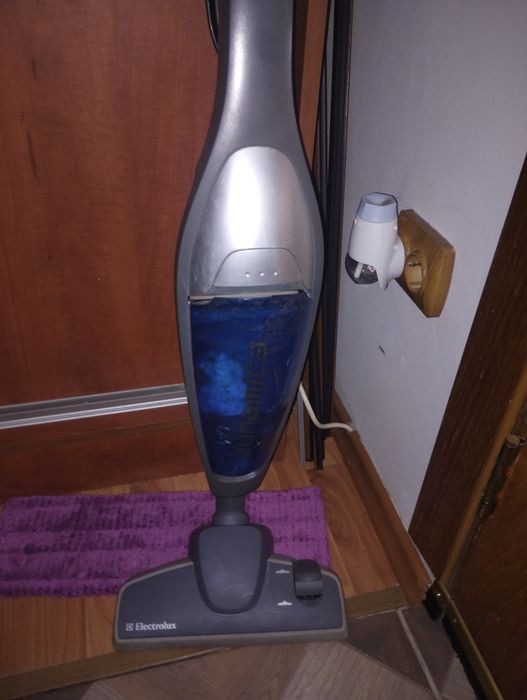 Aspirator cu fir  folosit