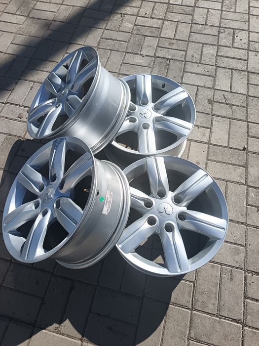 оригинальные литые диски  Mitsubishi pajero4