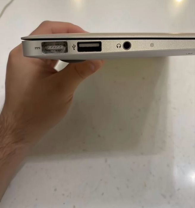 Macbook air 2011 года