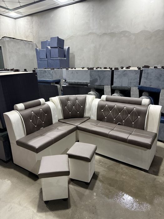 Камплект угалок +стол+пуфиг.оптим