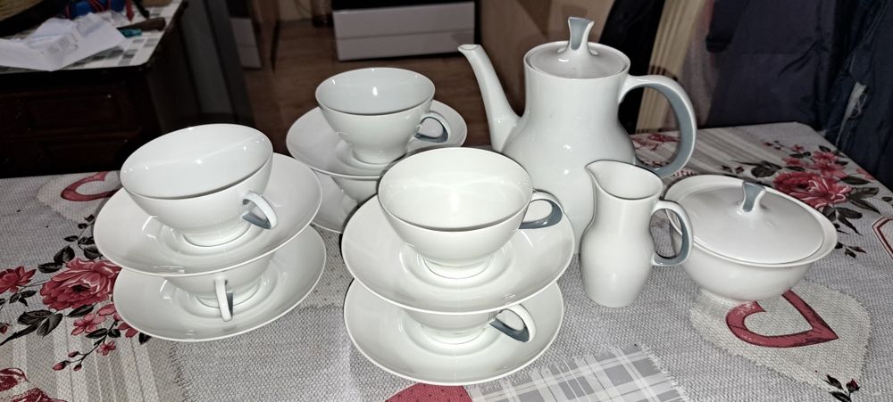 Порцеланов сервиз за чай