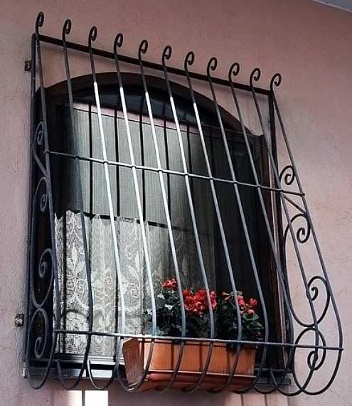 Решетки на окна .