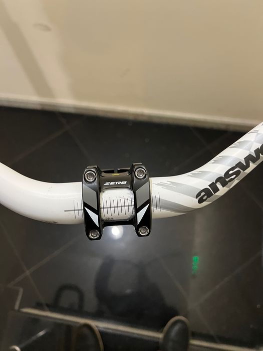 Лапа за кормило Nukeproof + подарък кормило Answer