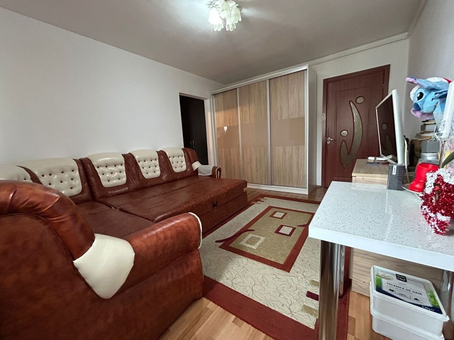 Vând apartament 2 camere zona Mega Mall