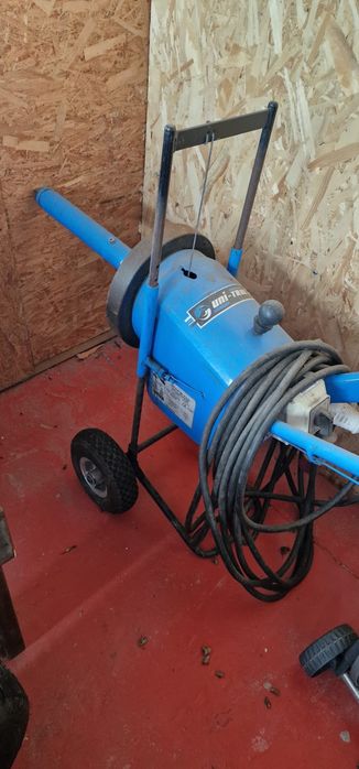 Masina pentru insurubat / desurubat prezoane de roti de camioane, Uni-Trol Multi