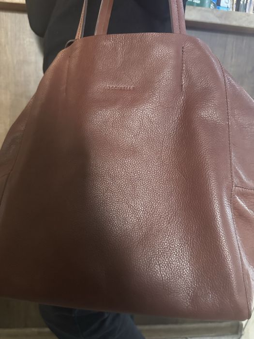 Coccinelle-естествена телешка кожа.