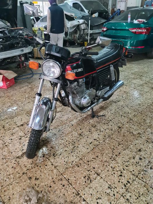 Motocicleta istorica Suzuki GS450 1981