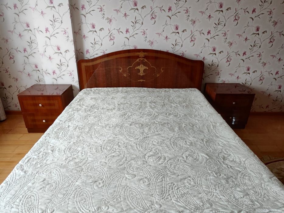 Продам спальный гарнитур