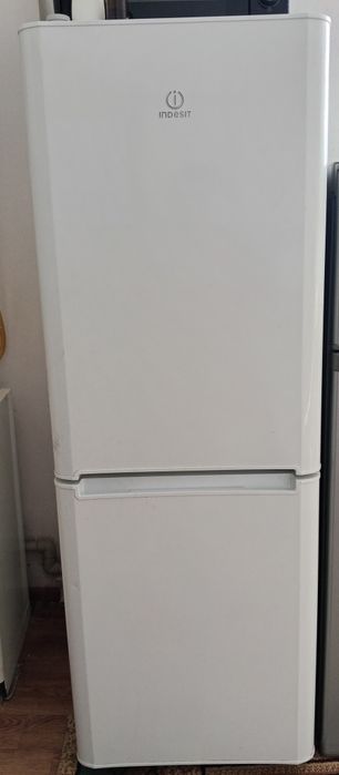 Холодильник indesit