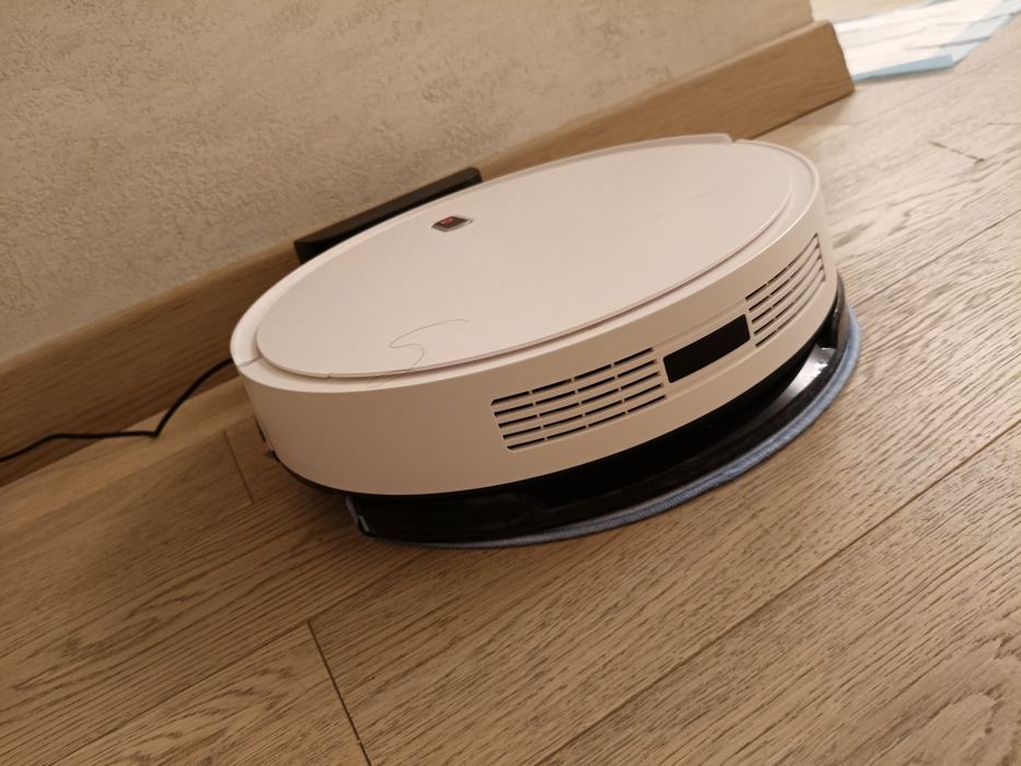 Робот пылесос  в  хорошем состоянии